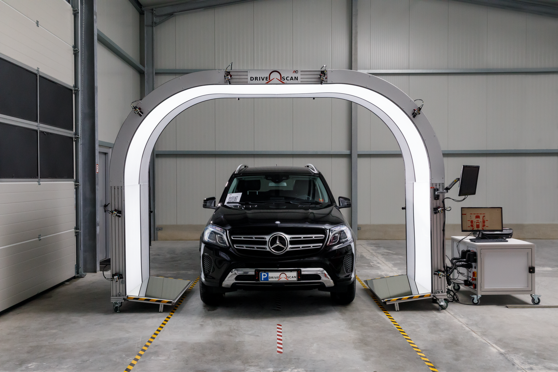 DRIVEnSCAN pass through wide black car