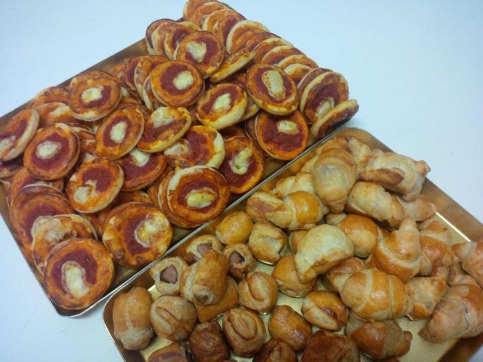 pizzette e cornetti salati