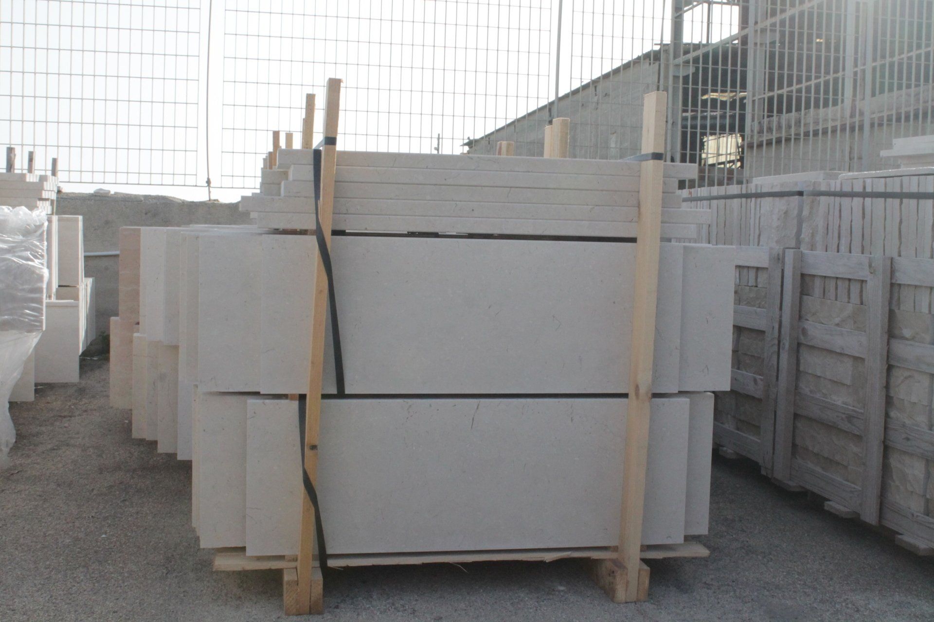 Copertine lucide con fronte e gocciolatoio