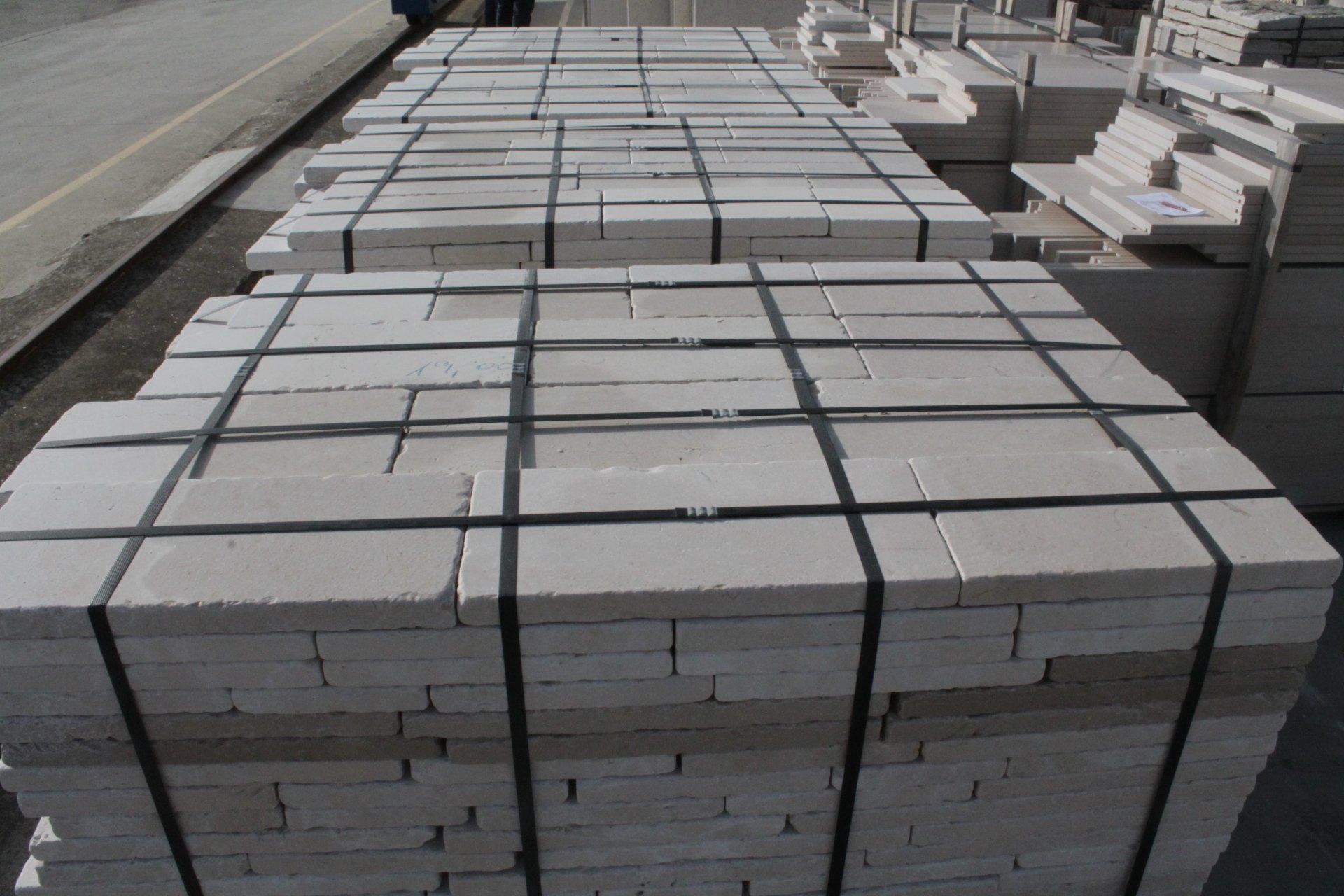 Lastrine Squadrate e Burattate