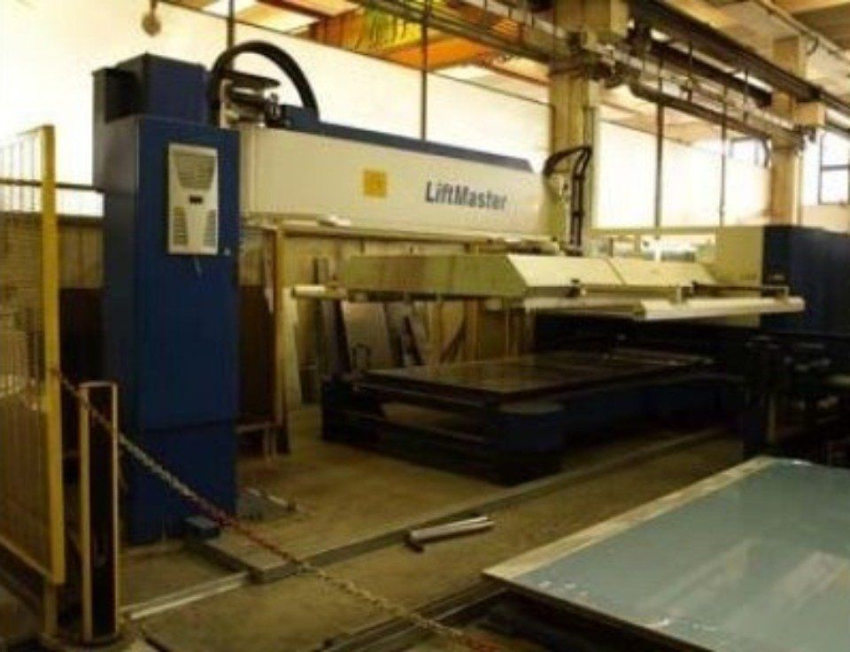 laboratorio con macchine CNC