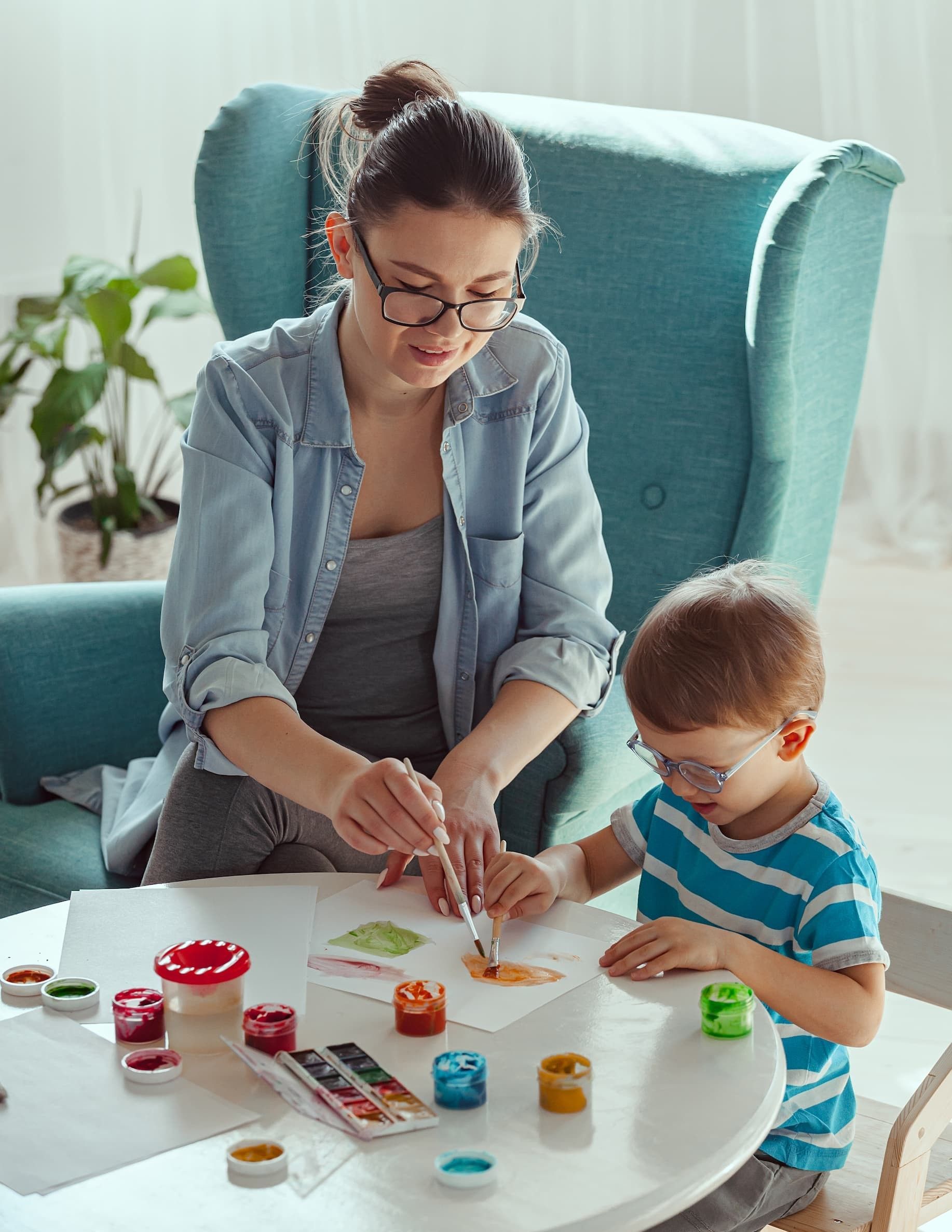 aba-therapist-and-child-with-autism-coloring-during-therapy
