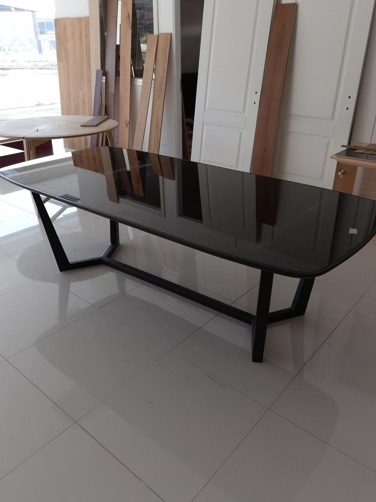 tavolo in legno nero