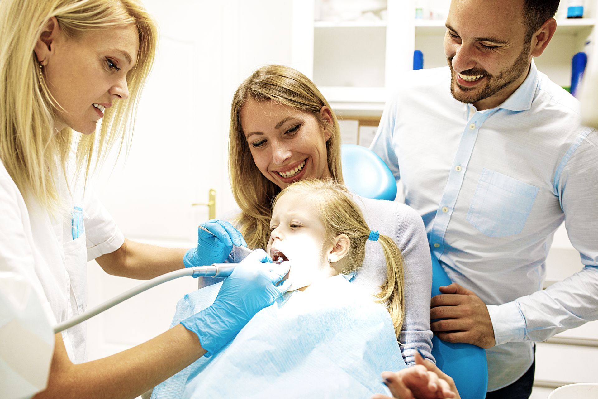 Dentist treating a child in a dental clinic.
