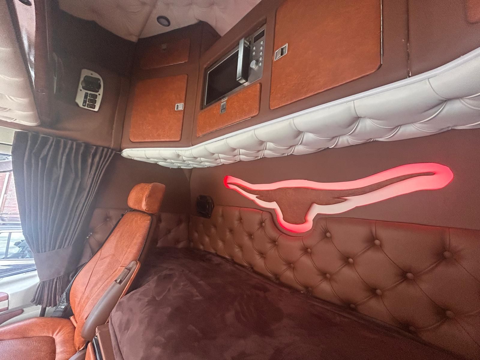 Zeilmakerij Road&River zeilmakerij stoffeerderij scania 164