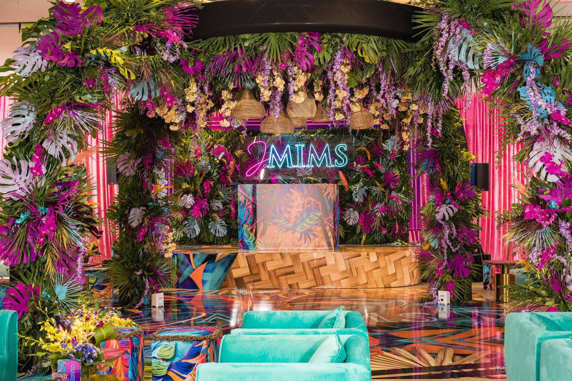 Bring Your Space to Life with Custom Neon Lights!