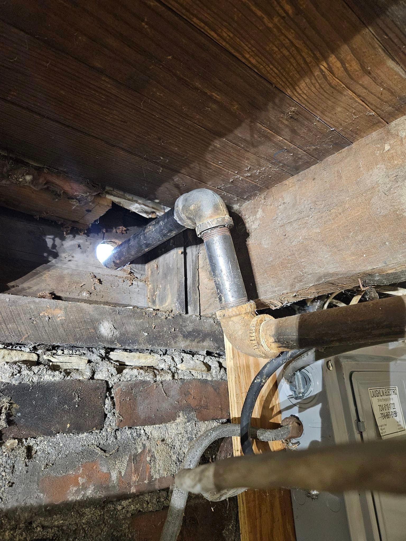 A pipe is hanging from the ceiling of a building.