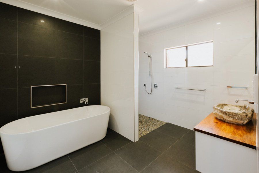 Gregory River House Bath Room — Peto's Constructions In Strathdickie, QLD