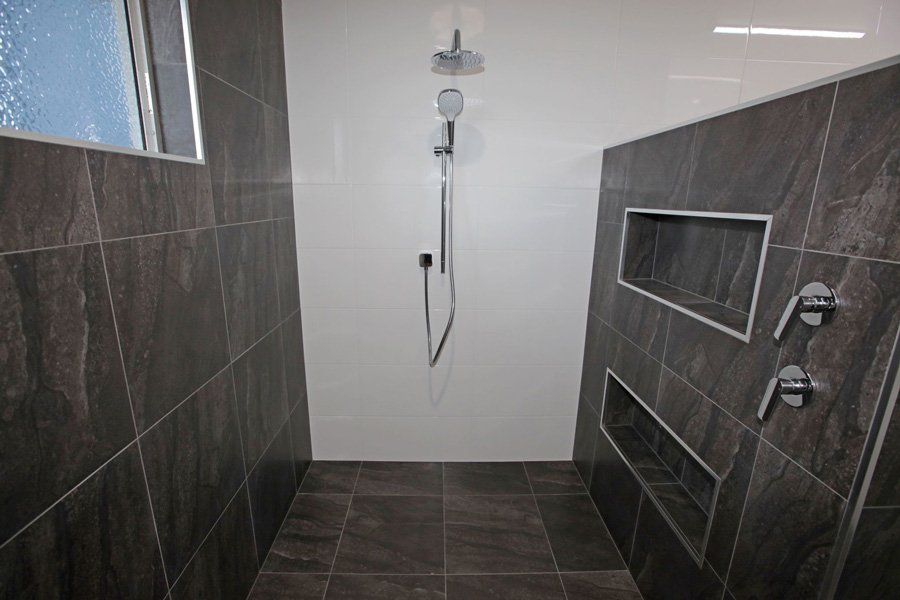 Farm House Shower Room— Peto's Constructions In Strathdickie, QLD