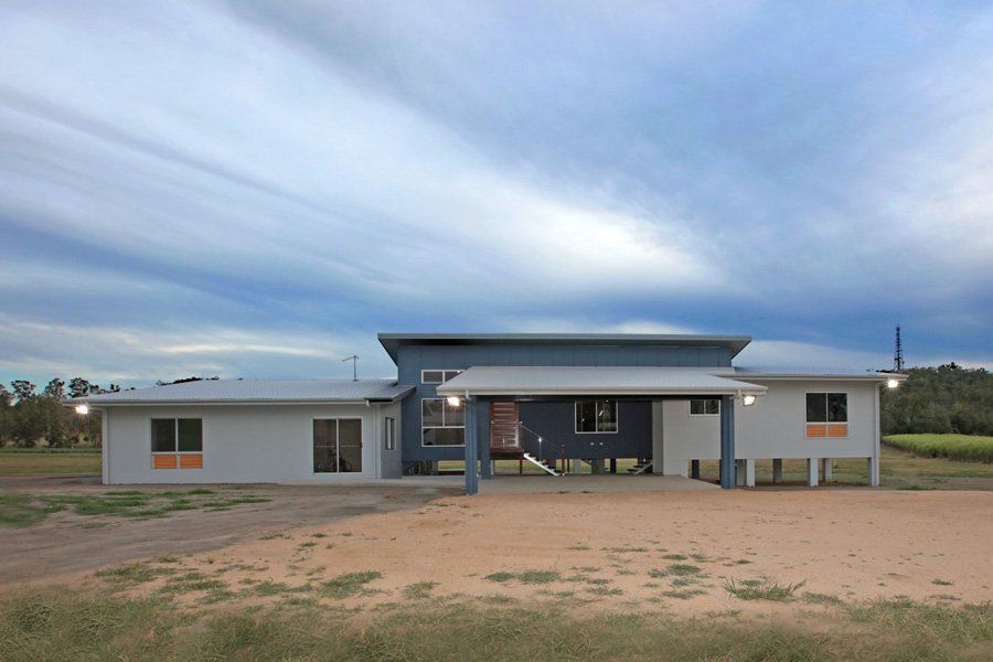 Modern Farm House — Peto's Constructions In Strathdickie, QLD