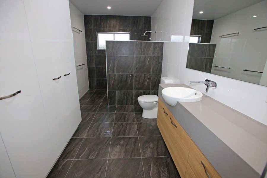 Farm House Bathroom— Peto's Constructions In Strathdickie, QLD