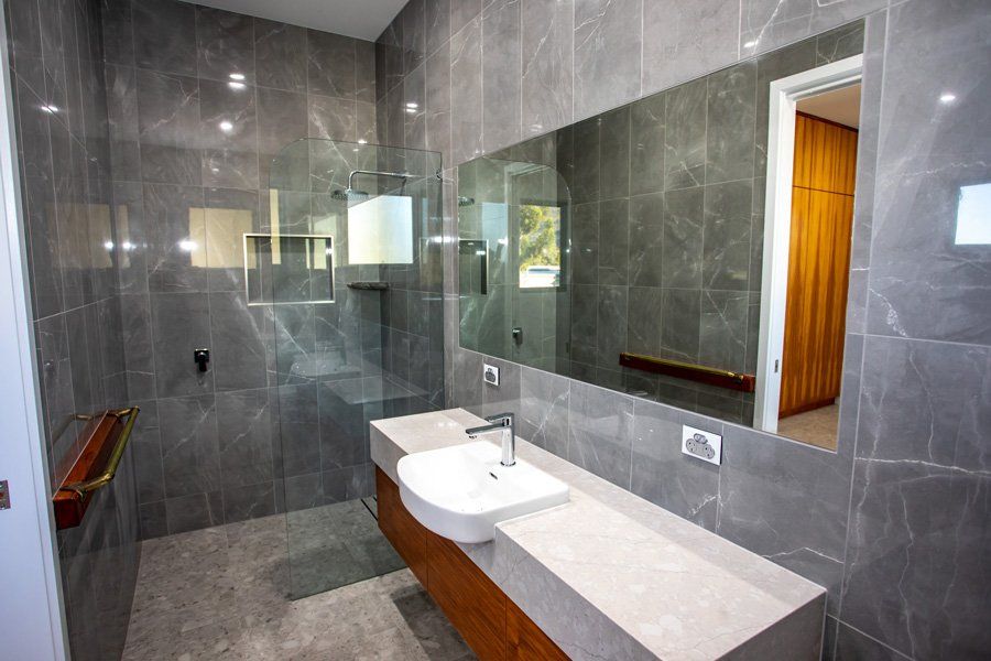 Clean Bathroom — Peto's Constructions In Strathdickie, QLD