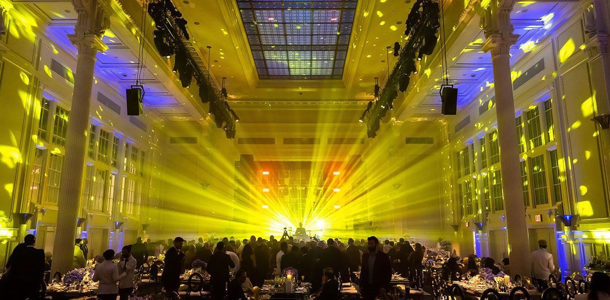 A large room with a lot of people sitting at tables.