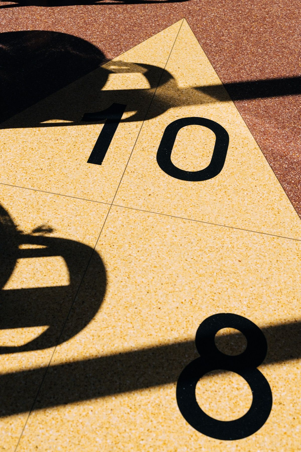 A clock with the numbers 10 and 8 on it