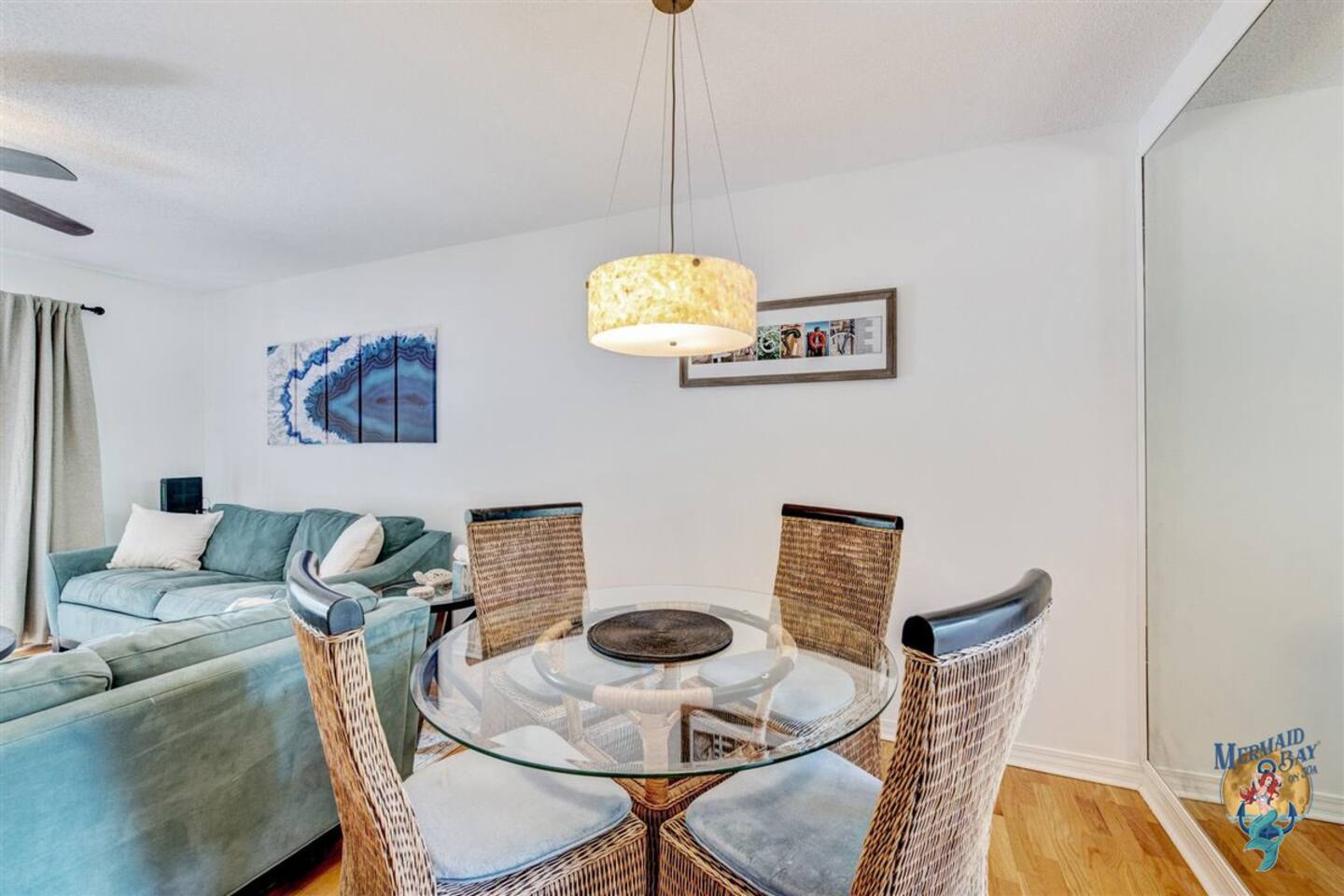 Round dining table for four persons