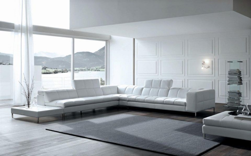 divano a L bianco in pelle
