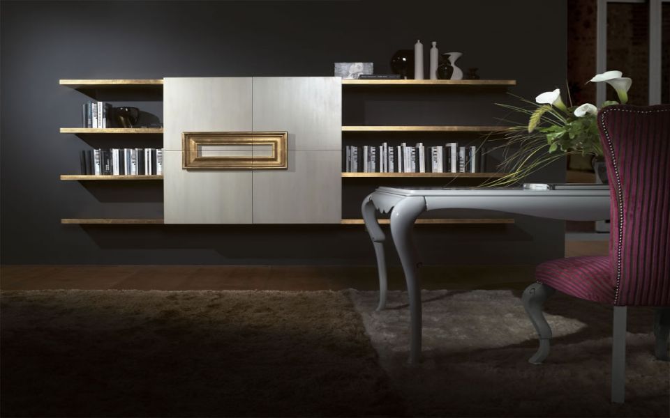 mobile da parete sofisticato con mensole e sportelli