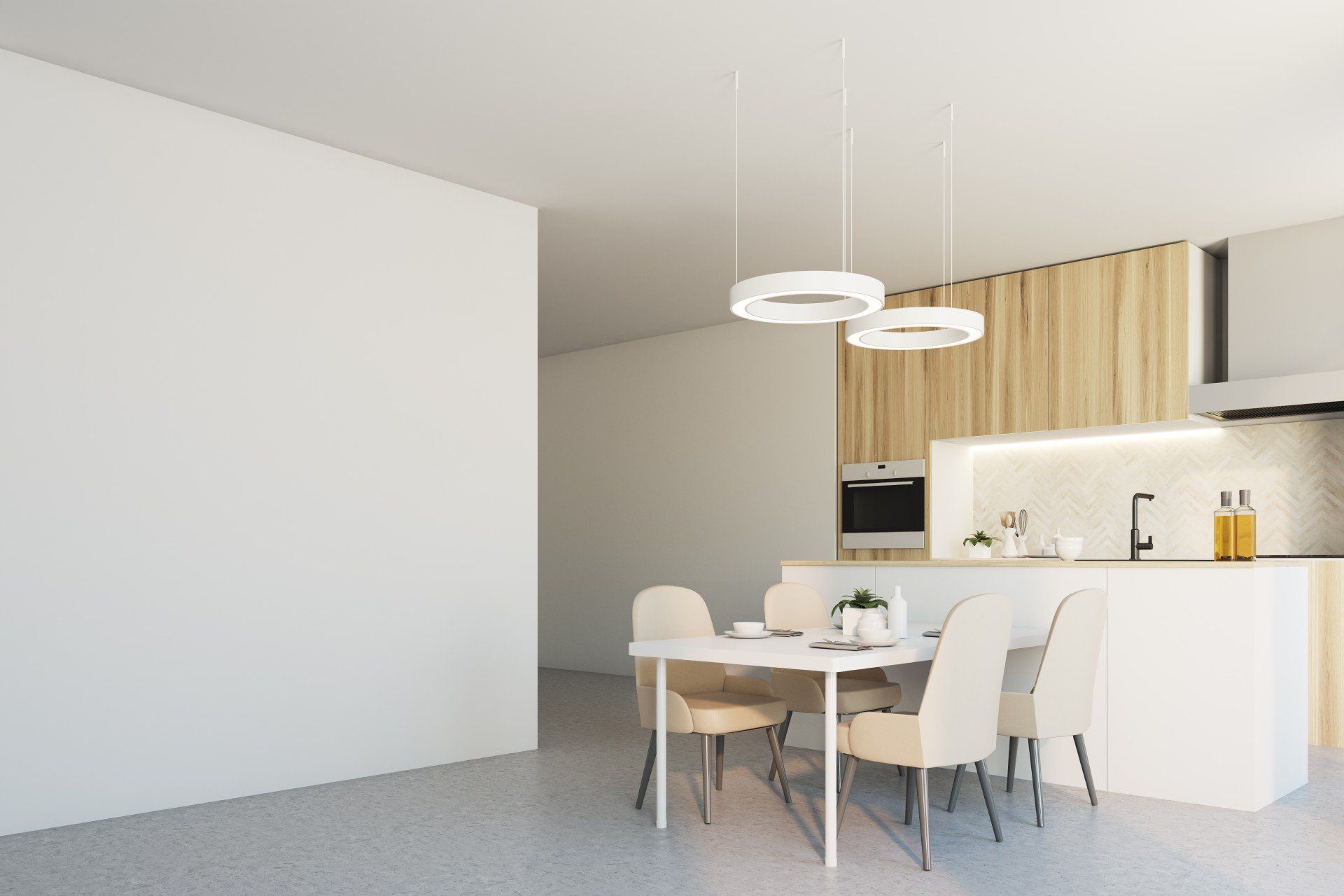 cucina moderna con arredi bianchi e in legno chiaro