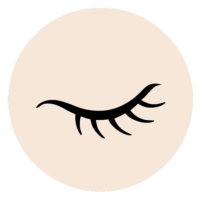 Schwarzes geschlossenes Auge auf einem pfirsichfarbenen kreisförmigen Hintergrund.