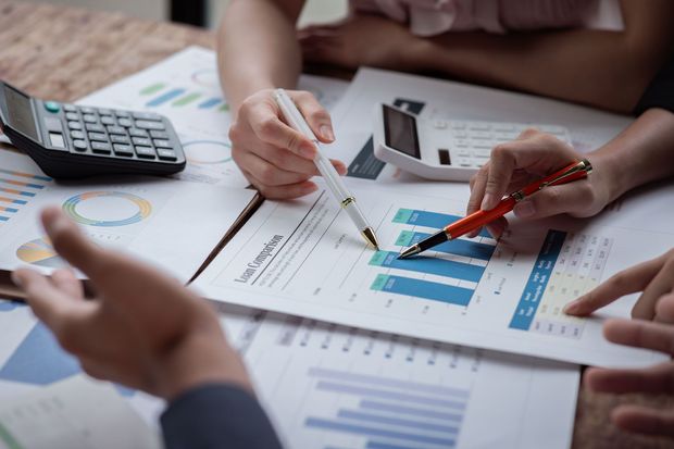 Why choose us as your financial consulting partner. 