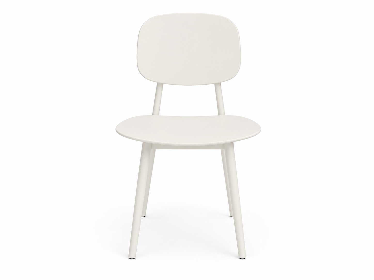 Sedia bianca con gambe in legno chiaro su sfondo bianco uniforme.