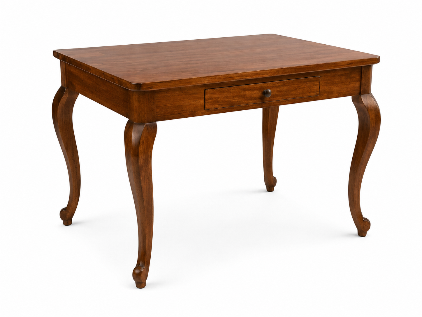 Tavolo rettangolare in legno con gambe curve su sfondo bianco.