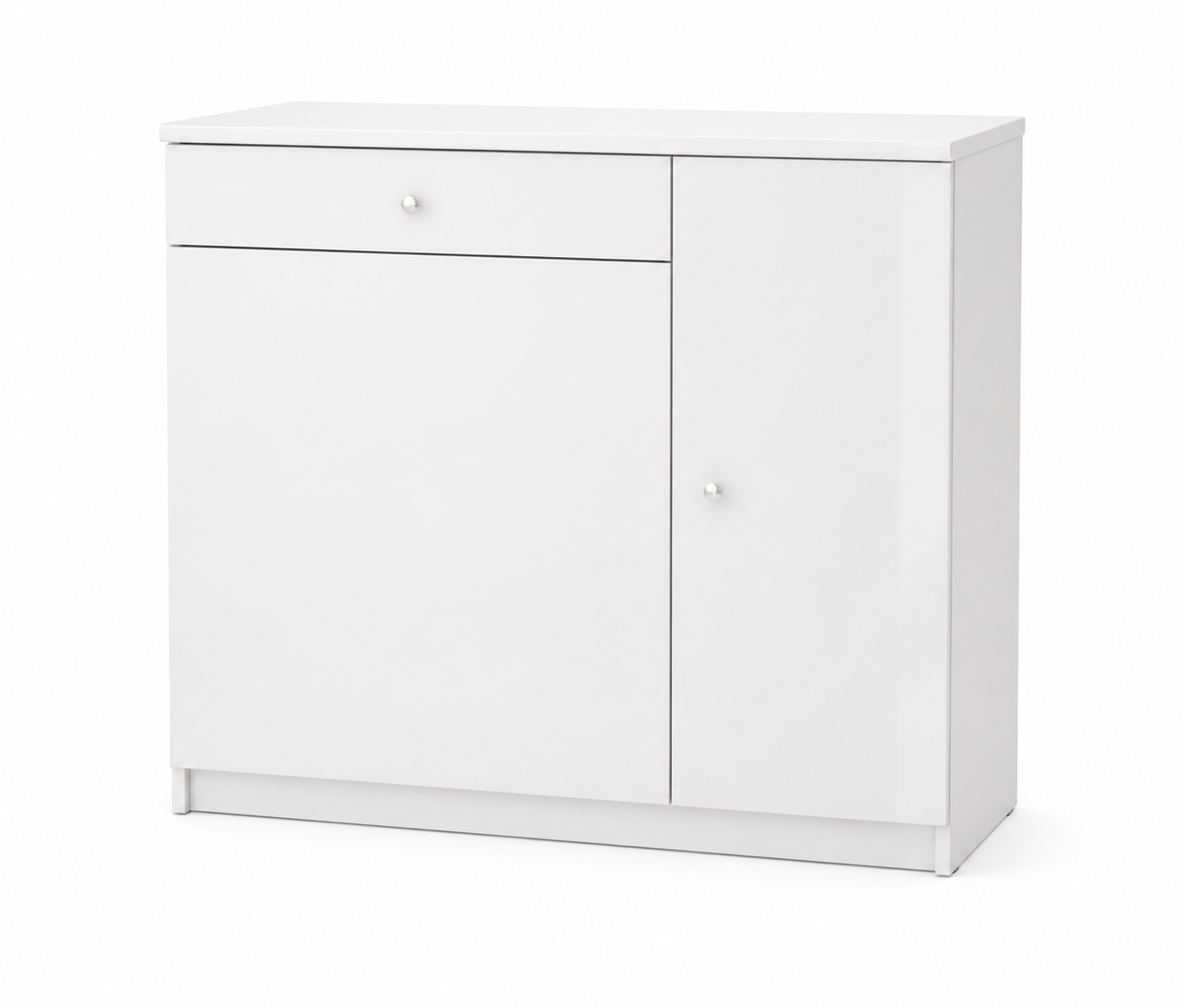 Mobiletto bianco a due ante con cassetto superiore e pomello argentato su sfondo bianco.