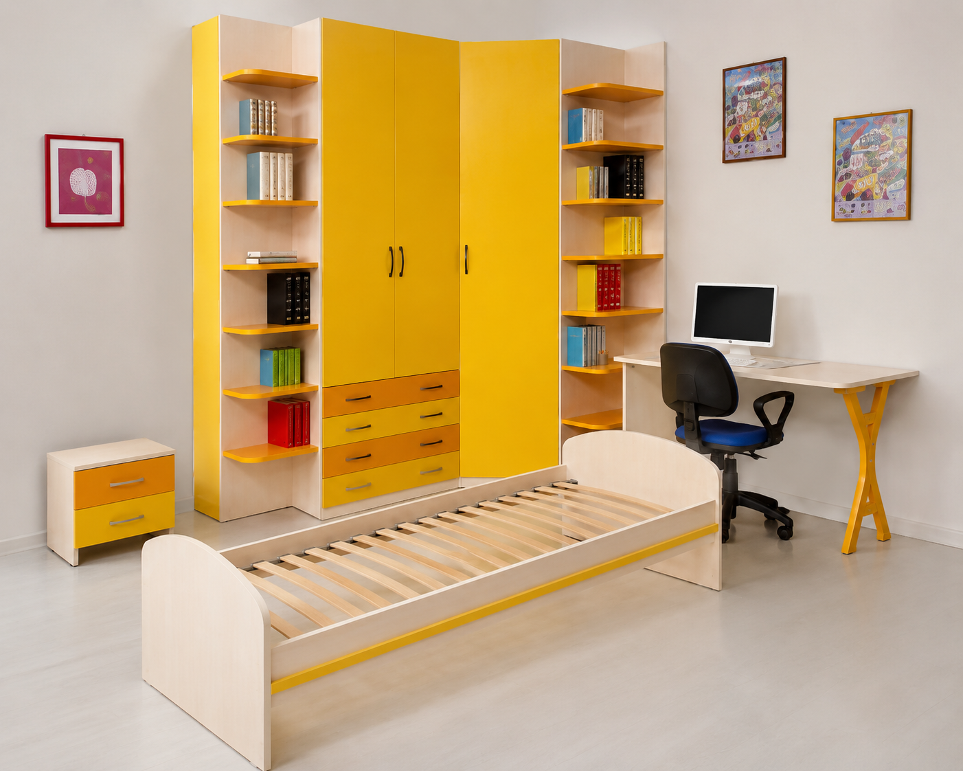 Camera da letto giallo brillante con letto, scaffali, scrivania e computer in una stanza moderna e ordinata.