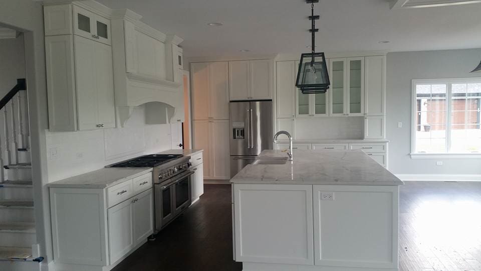 White Kitchen Cabinet - Custom Kitchen Cabinets in Alsip, IL