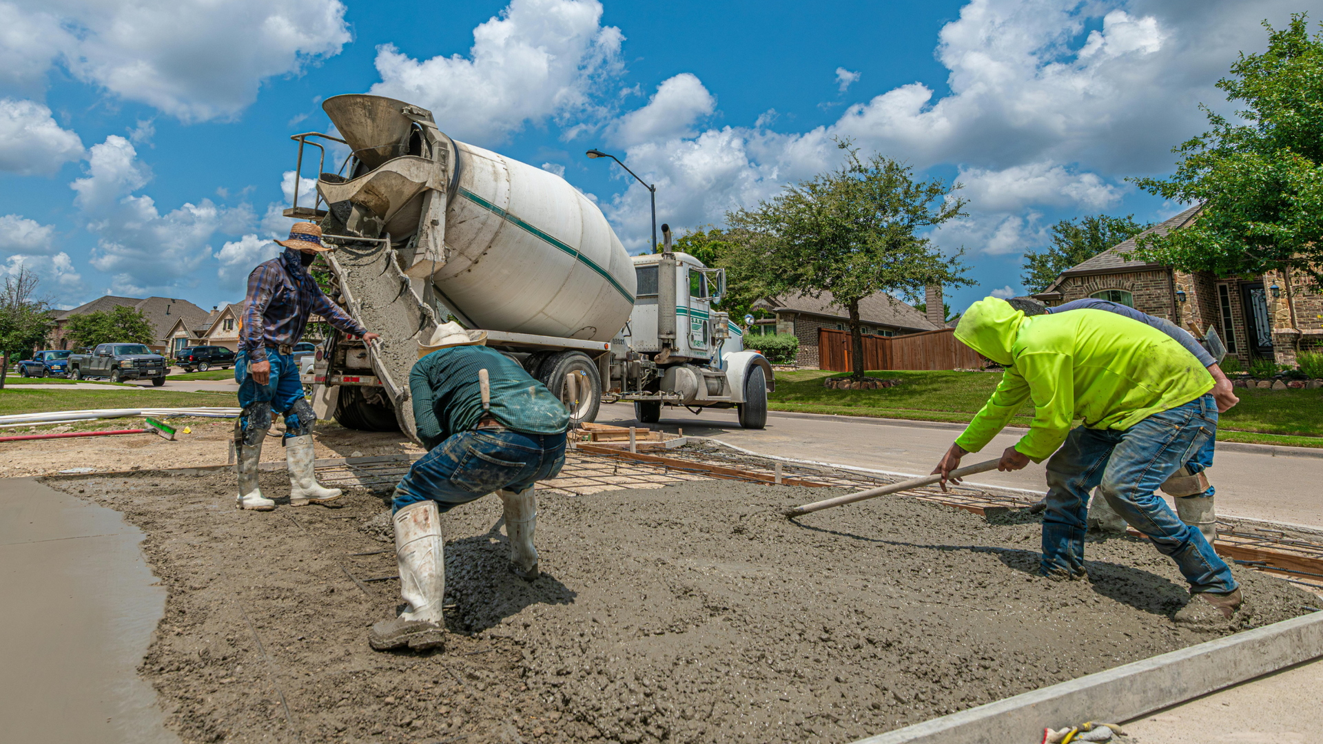 Concrete experts in St. Cloud pouring and leveling concrete driveway