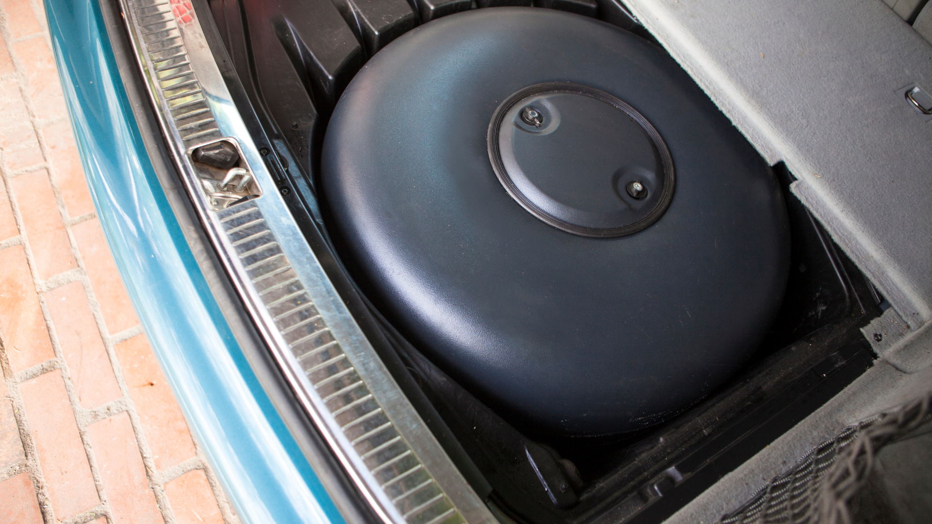 10-year LPG tank retest being conducted by certified mechanic
