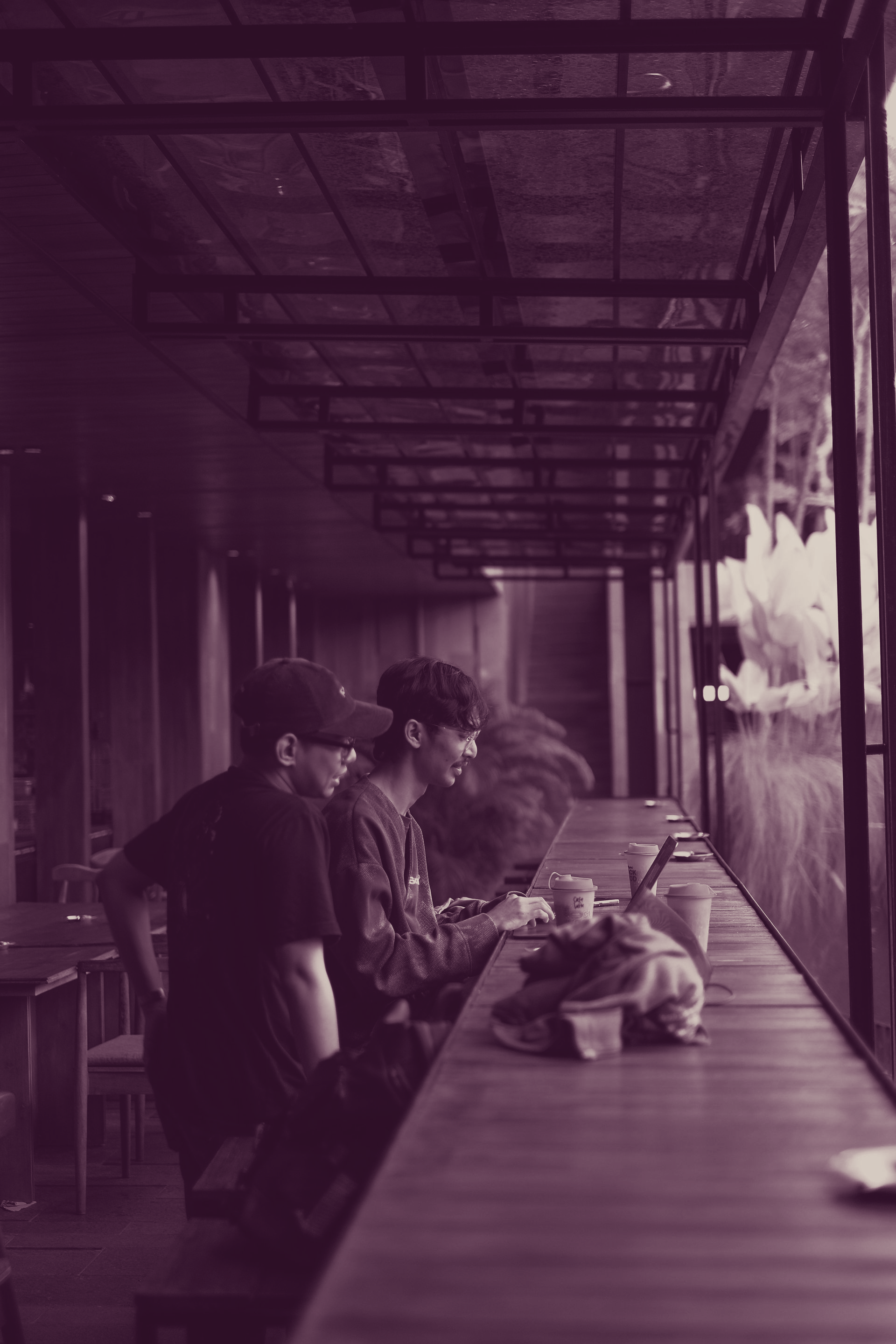 Jongerenwerkers die online werken