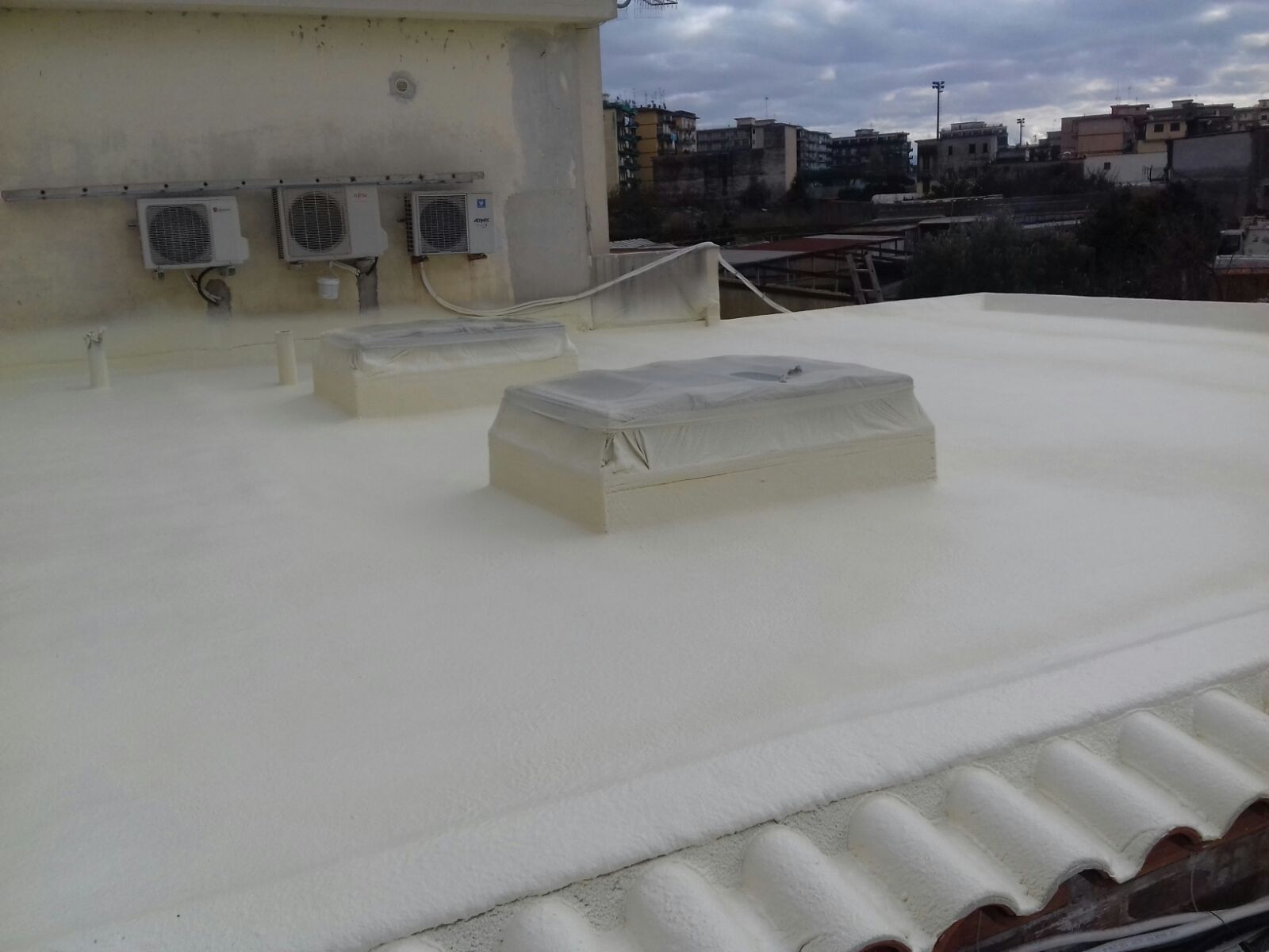 Schiuma poliuretanica e poliurea