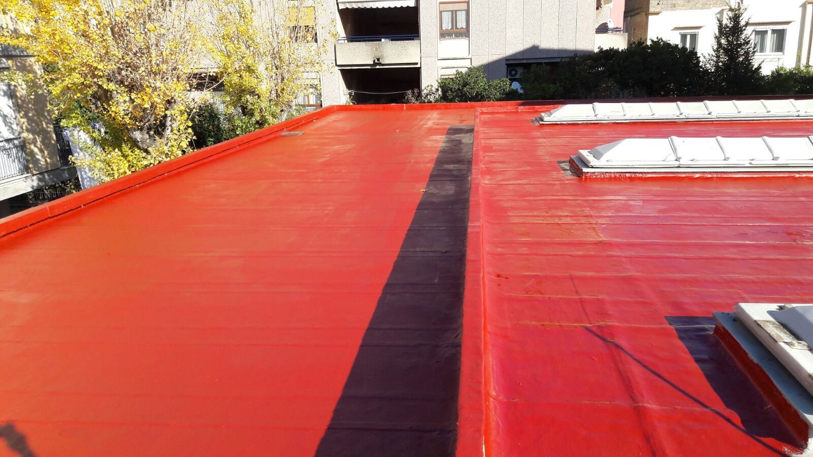 Lavorazione eseguita con poliurea, senza rimuovere il vecchio manto di guaina esistente