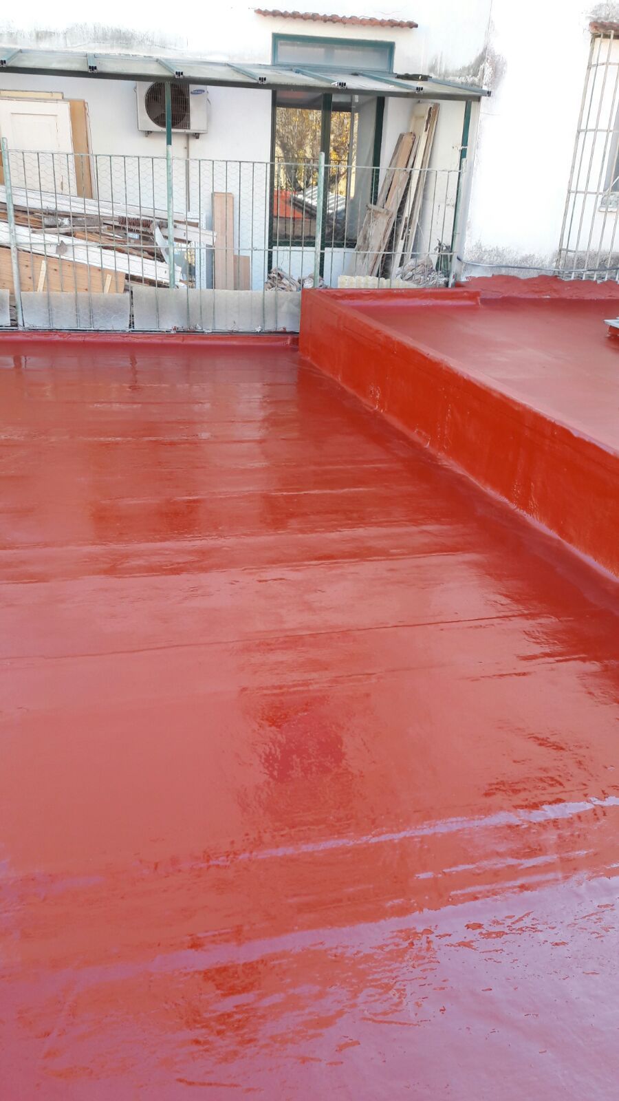 Lavorazione eseguita con poliurea, senza rimuovere il vecchio manto di guaina esistente