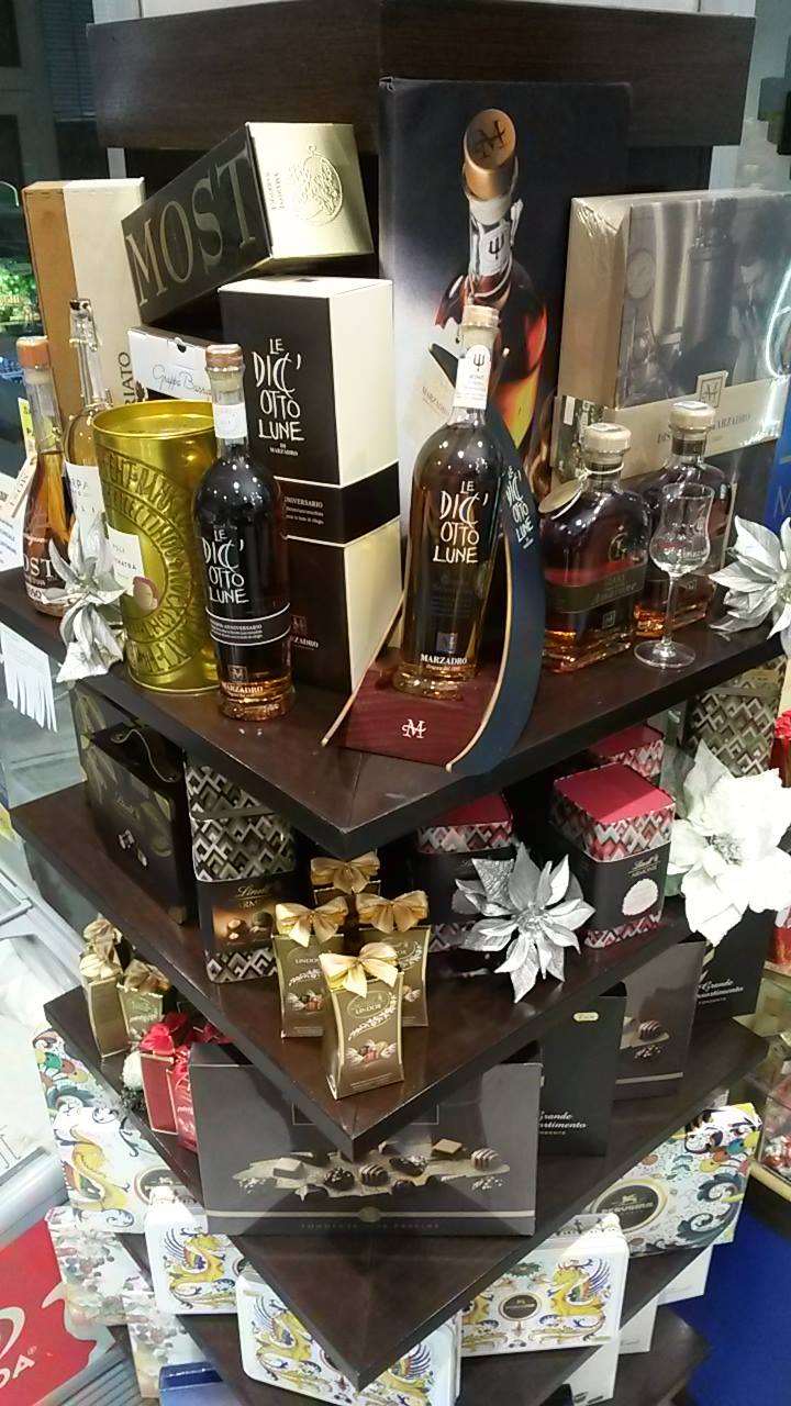 vetrine di confezioni regalo