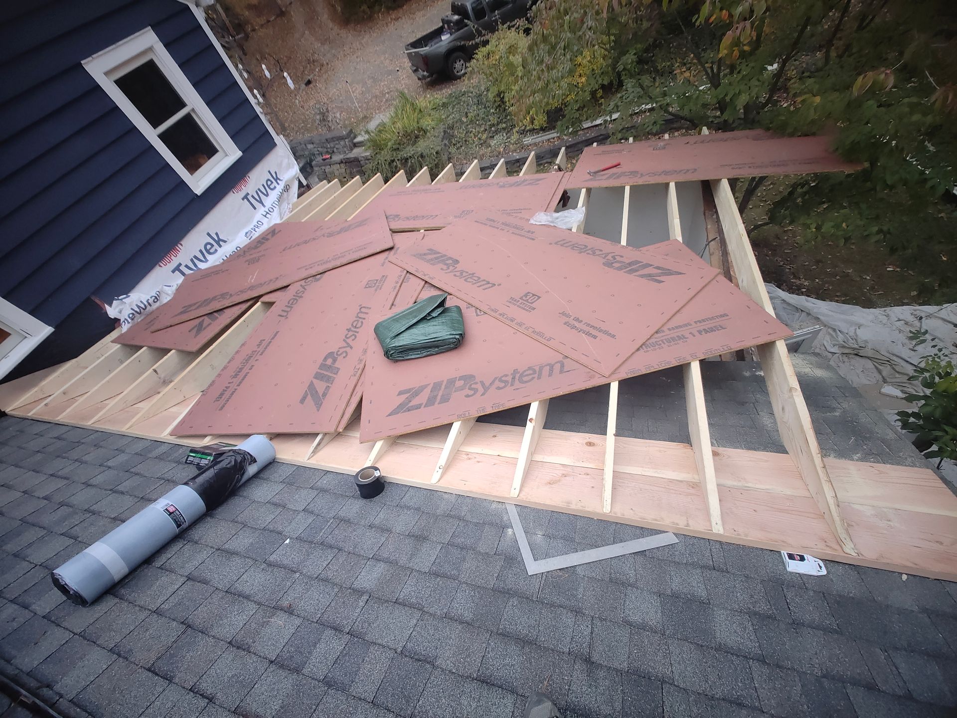 A roof that is being built with a lot of boards on it