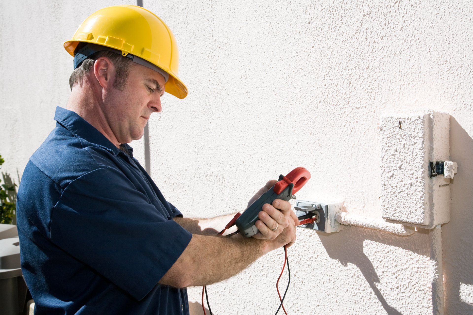 when to hire an electrical contractor