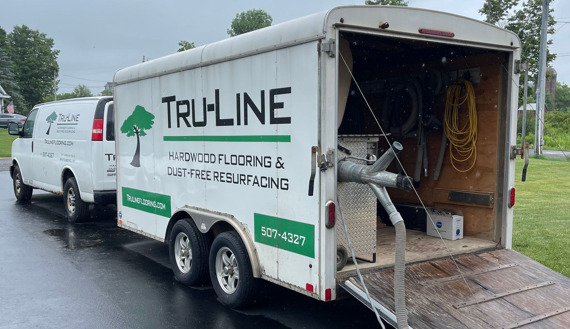 A truck with the word truline on the side of it