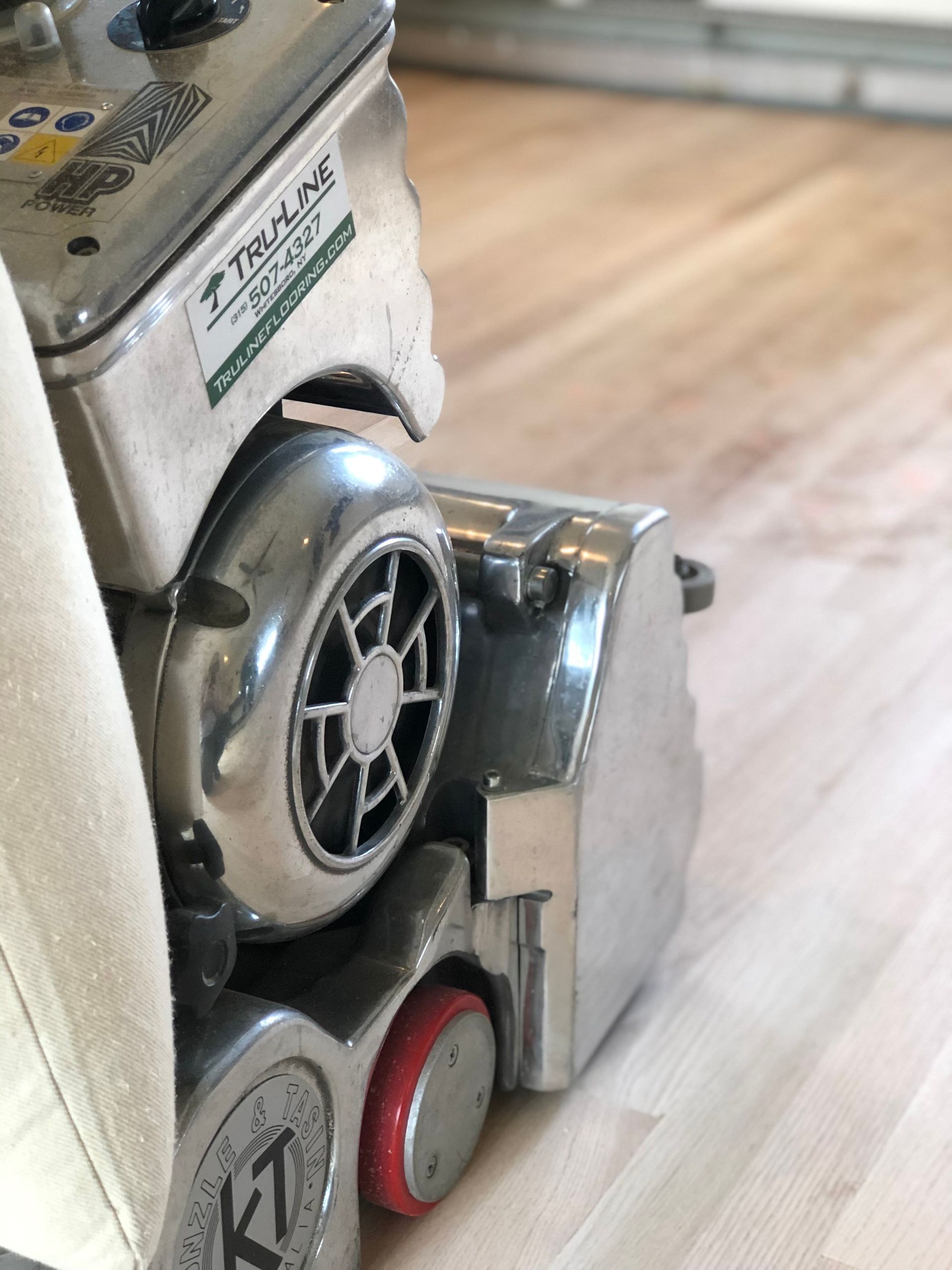 A machine that has the word kt on it