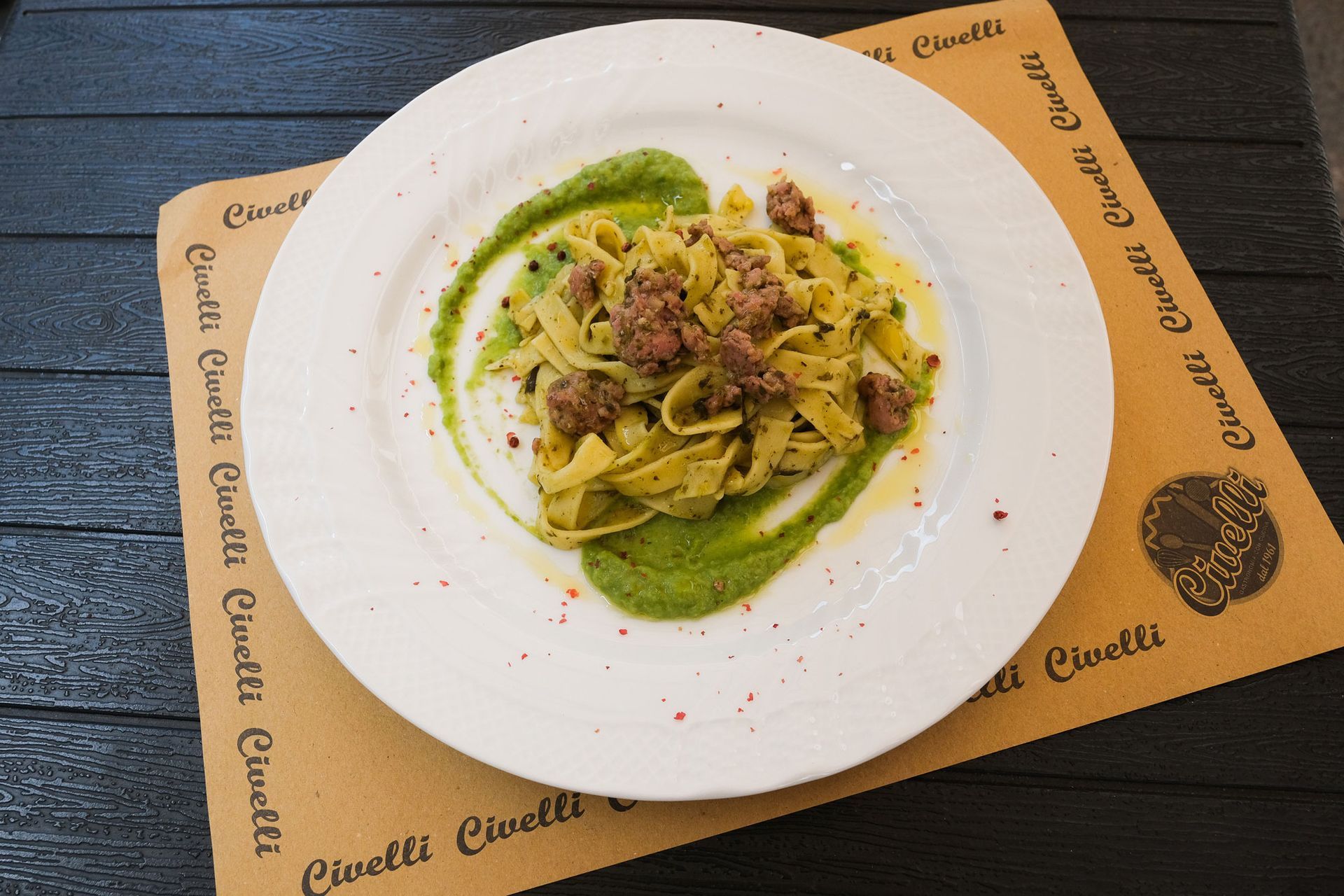 tagliatelle con salsiccia