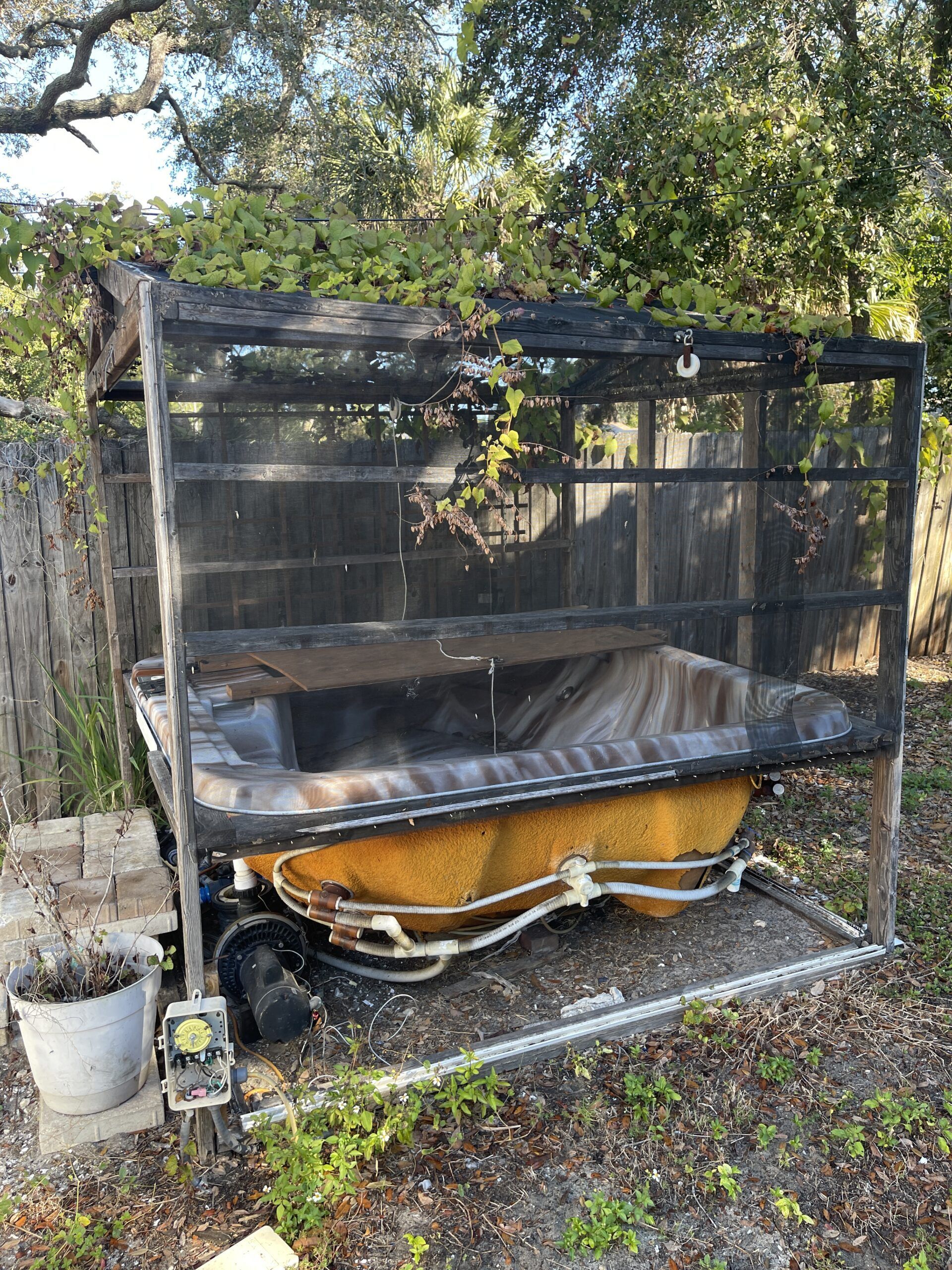 Hot Tub Needing Removed
