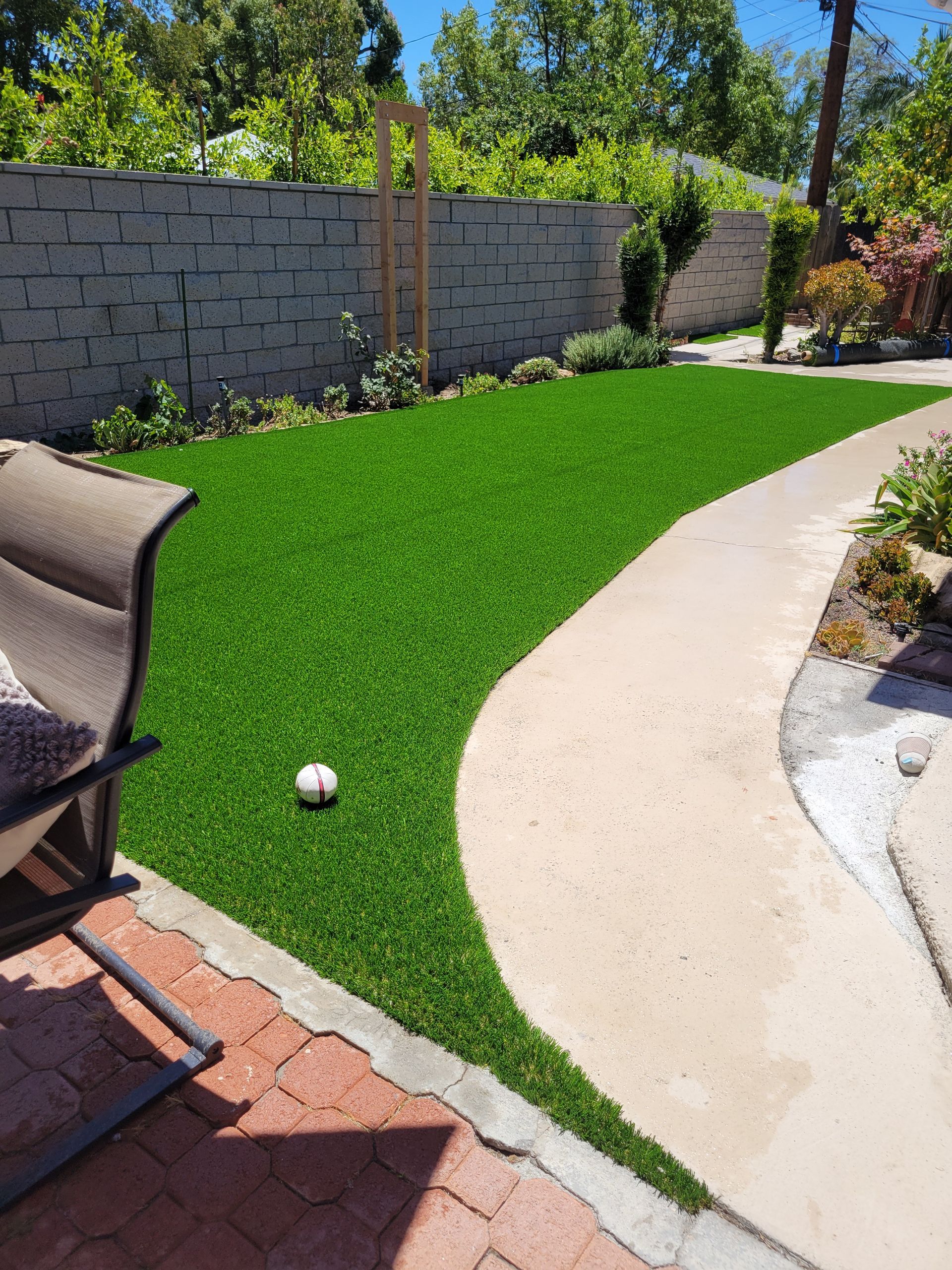 back yard curved artificial turf