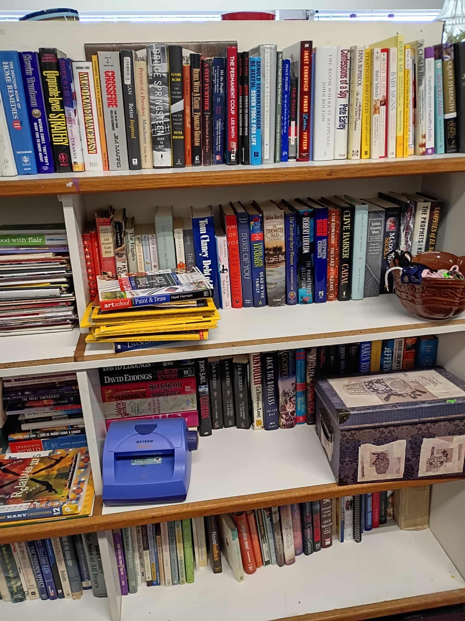 Bookshelves filled with books and some boxes; mostly Japanese texts.