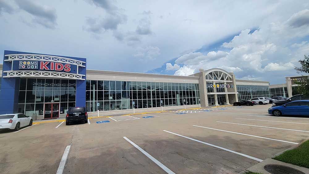 Commercial Repaint Exterior of Rooms to Go Store Facade