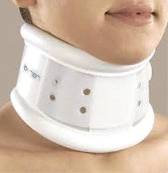 collare rigido in polietilene con fori