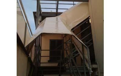 telone come copertura di una scala esterna