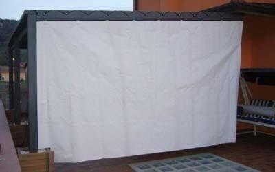 struttura esterna con telone in PVC per copertura dal sole