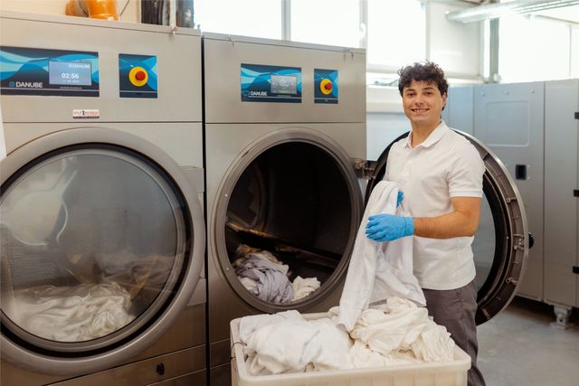 DM REVOLUTION LAUNDRY