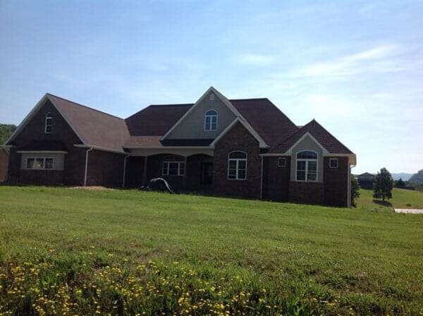 Large yard with beautiful big house — Siding in Elizabethton, TN